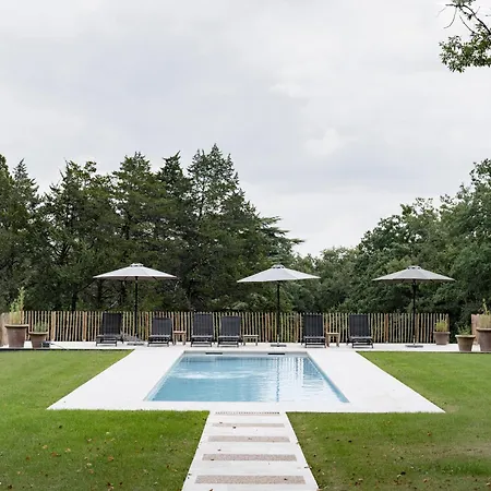 Bed & Breakfast La Grande Maurague 4*